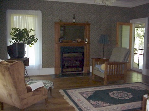 Center Hill Lake farm livingroom